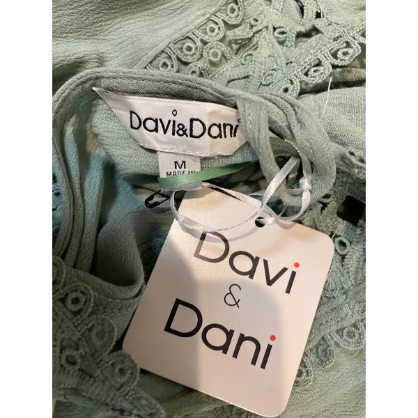 Davi & Dani Dress Size M Sage Green Lace Trim Blouson V Neck Mini New With Tag - Image 2