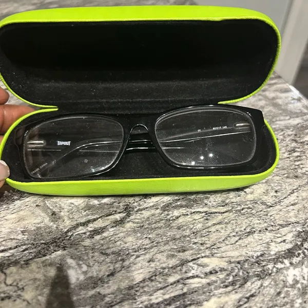 Tapout Black Rectangular Eyeglasses frames and hard case only Unisex - Image 8