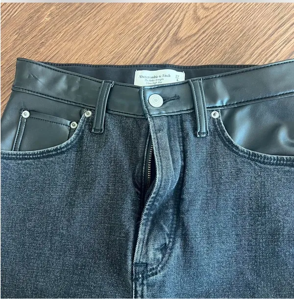 Abercrombie Jeans - Image 4