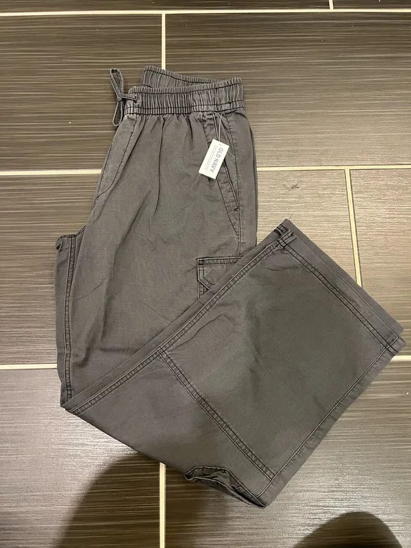 Old Navy Cargo Pants - Image 3