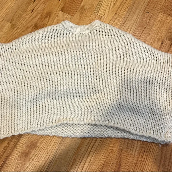 Edikted Mega Star Cropped Sweater - Image 3
