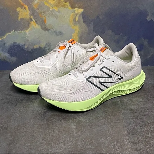 New Balance DynaSoft Pro Run v2 Women's White Running Shoes Size 10B - Image 2