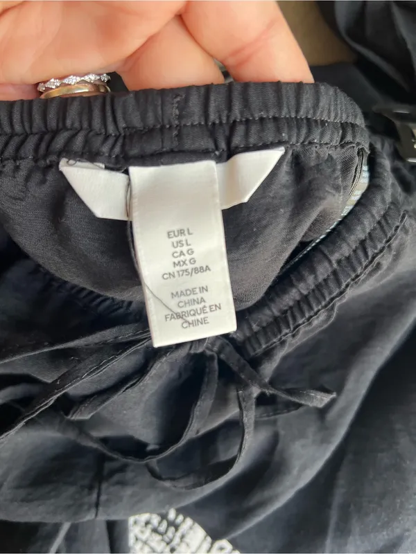 H&M Women’s Black Pull On Pants Size Large L Elastic Waist Drawstring Viscose - Image 8