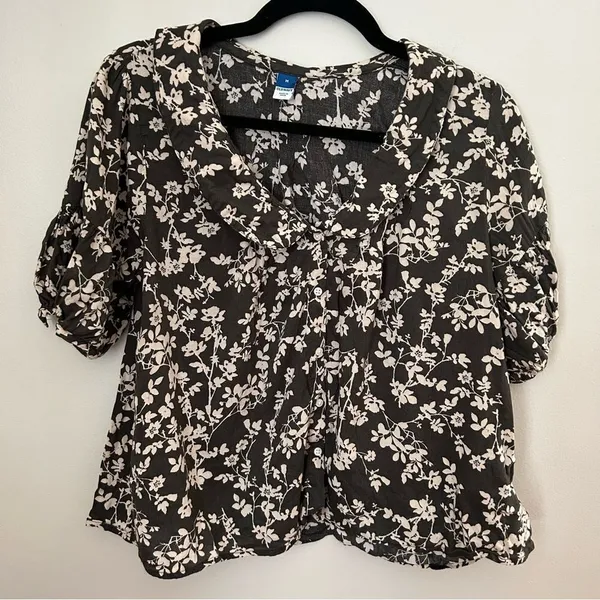 Old Navy Blouse Button Down Short Sleeve Gray Cream Floral Print Business Casual - Image 9