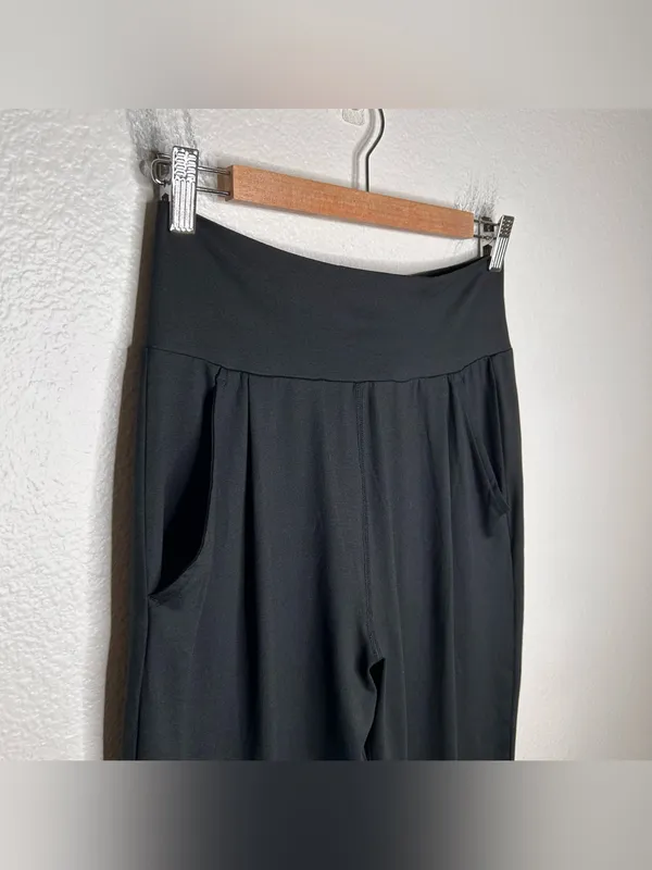 Vuori Lux At Ease/Lux Harem pants black small - Image 3