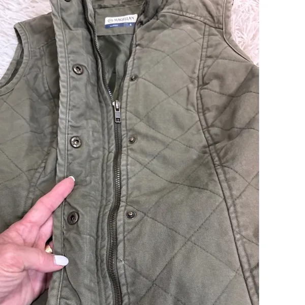 Magellan Outdoors Quilted Vest Olive Green Snap Front Collar‎ Pockets Size L - Image 7