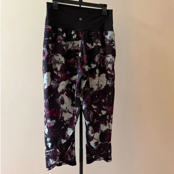 Lululemon Tranquil Crop Kara Blossom Pant Size 10 22" Inseam Retired Print - Image 2