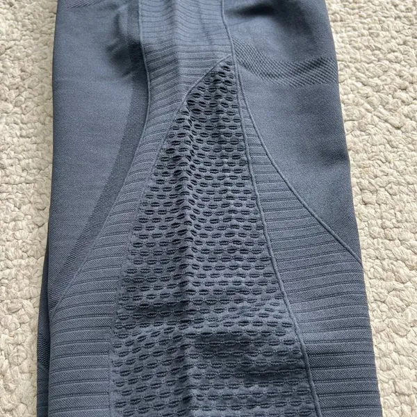 Zyia Active Perforated Performance Legging Women's Size Medium Gray Breathable - Image 9