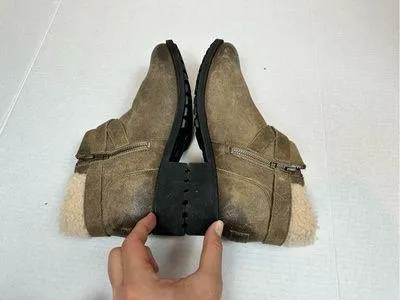 UGG Benson "1095151" Distressed Ankle Boots Buckle Zip Size US 8.5 - Image 9