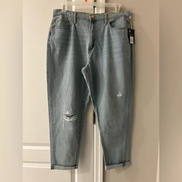 Universal Threads NWT Mid-Rise Boyfriend Jeans Size 12 - Image 3