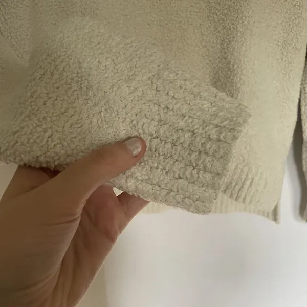 Ugg V-Neck Fleece Pullover Sweater M Cream Women Soft Knit - Image 5