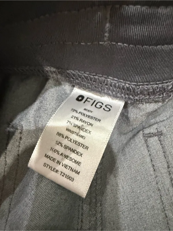 FIGS Technical Collection Gray Scrubs Size Medium - Image 4