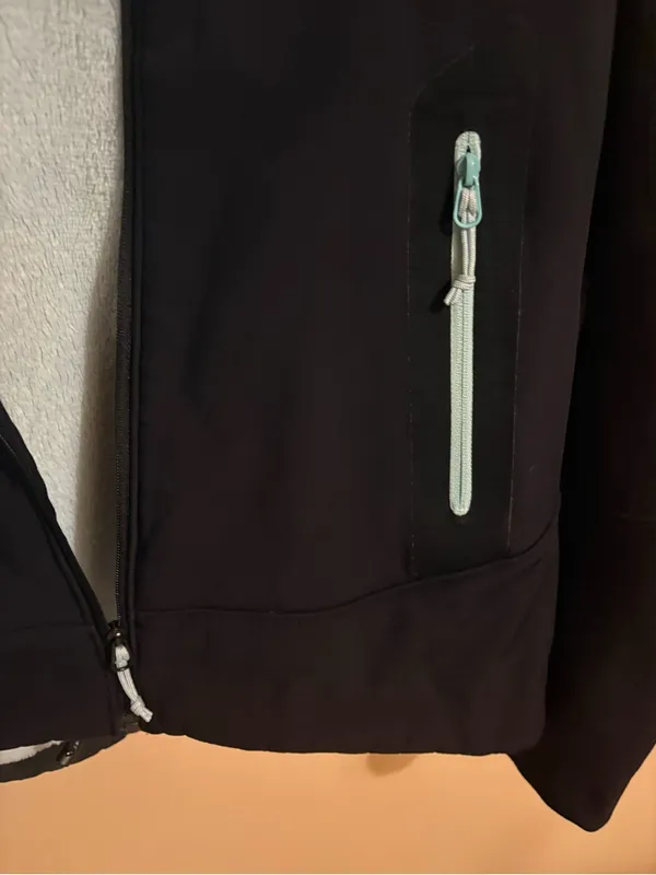 Arc’Teryx Hyllus Hooded Softshell Jacket in Black & Light Blue - Image 6