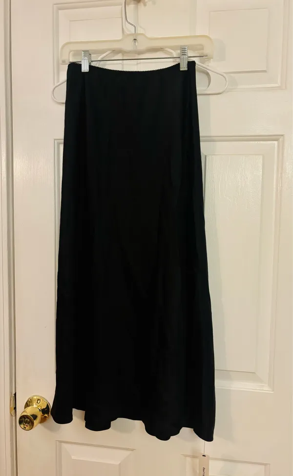 Reformation Black Skirt - Image 3