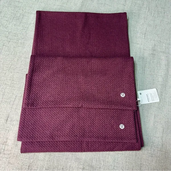 Lululemon All Ease Winter Scarf Heathered Cassis & Black NWT - Image 3