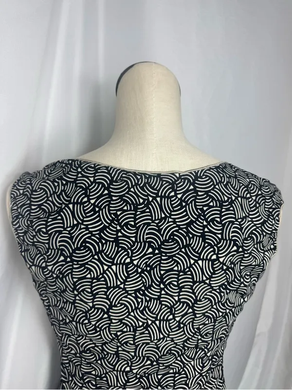 Max Studio Y2k style casual office short sleeve Ruffle blouse cinched front S - Image 4