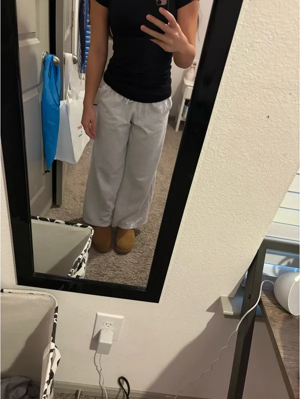 gray wide leg sweatpants with drawstring and pockets - Image 3