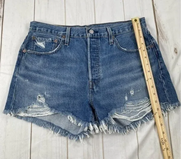 Women’s Levi’s 501 jean shorts size 31 - Image 7