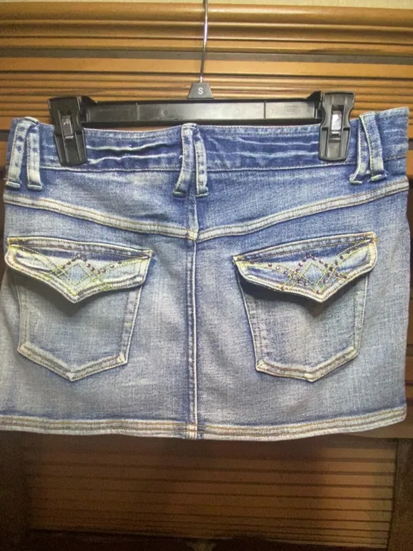 🌸MY2K Mudd Blue Denim Mini Skirt Embroidered Beaded Pockets Button Size S - Image 5