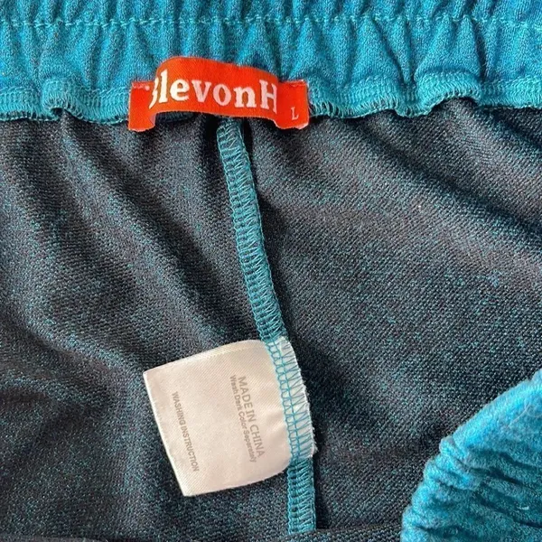 BlevonH athletic shorts. Pockets. Elastic waistband. Size L. Sporty. - Image 2