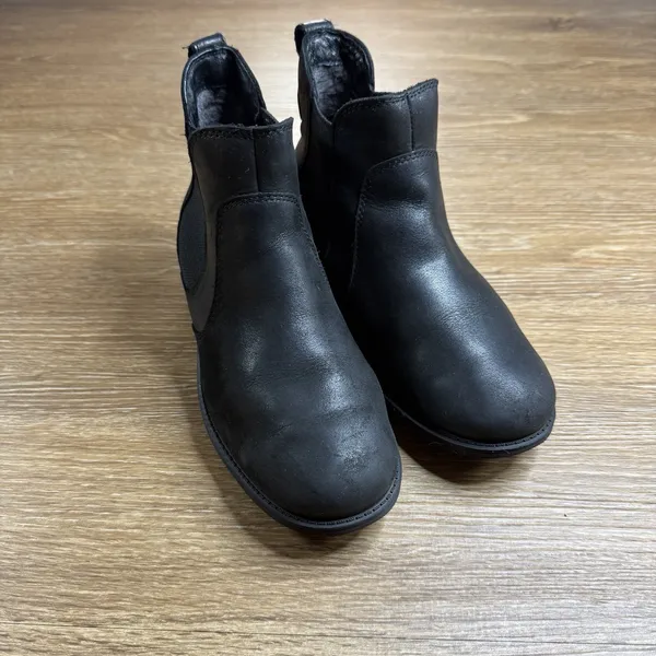 UGG Bonham Chelsea Boots Women's 6.5 Black Leather Wool Lined Water Resistant - Image 2