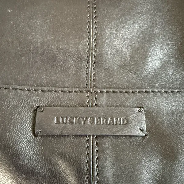 Lucky brand, leather bucket style multi pocket crossbody bag - Image 7