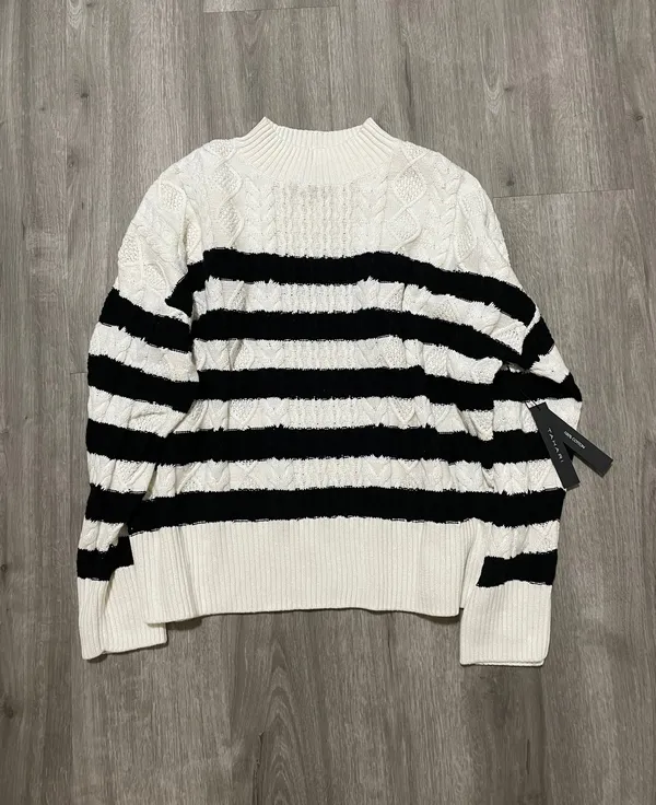 Tahari Black And White Stripes Sweater. - Image 3