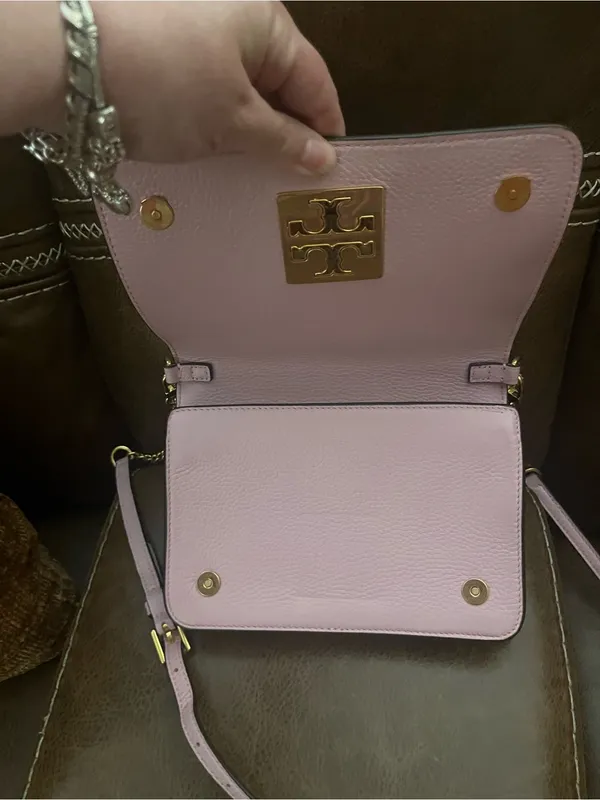 Tory Burch Pale Pink Leather Crossbody with Gold Logo - Image 2