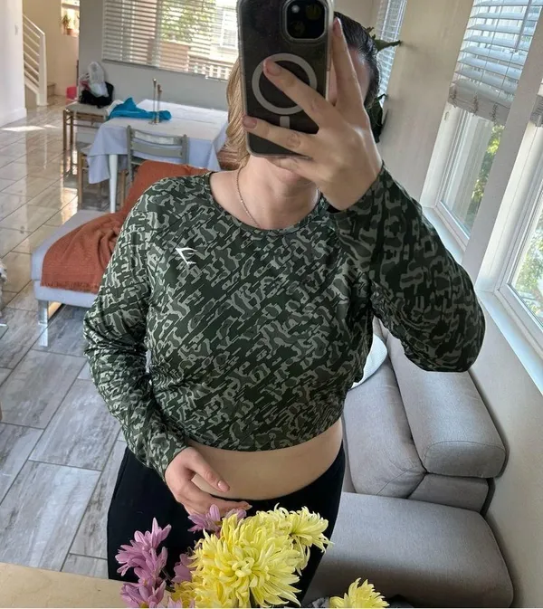 Gymshark  crop top - Image 3