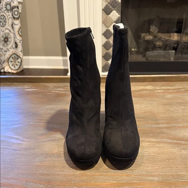 Steve Madden Black‎ Suede Block Heel Ankle Boots – Size 11 - Image 2