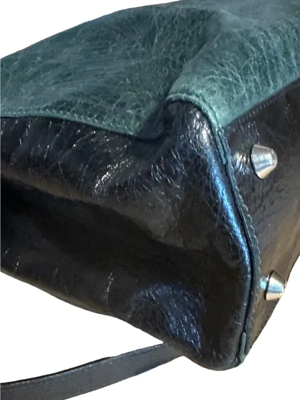 Pulicati Green & Black Crinkled Leather Cross Body Bag - Image 8