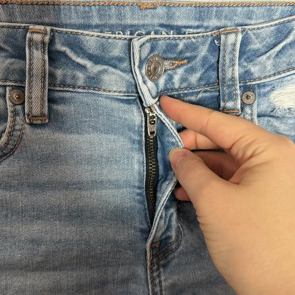 American Eagle light wash distressed High-rise Jean Shorties denim shorts size 0 - Image 7