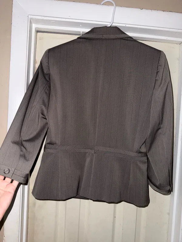 Antonio Melani Cropped Blazer - Image 4