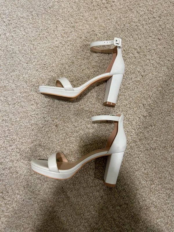 White Sandal Heels size 8 - Image 5