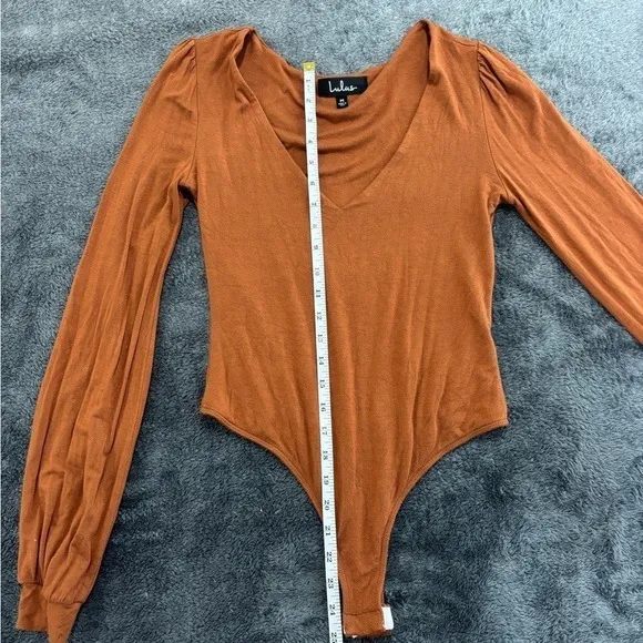 Lulus Rust Orange Deep V-Neck Long Sleeve Puff Shoulder Bodysuit Size Medium‎ - Image 5