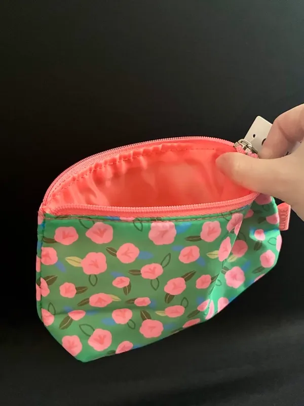 clinique floral print makeup bag pouch - Image 5