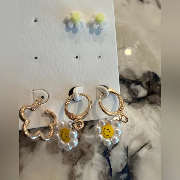 American Eagle Assorted Earring Spring Set - Image 3