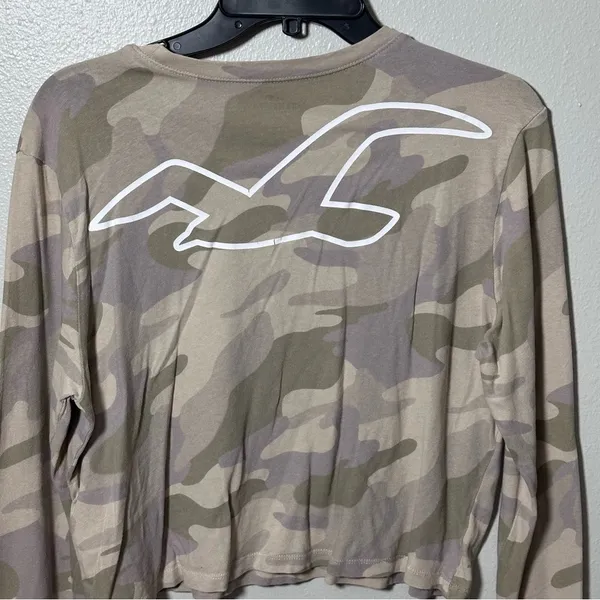 Hollister Women Beige/Green cropped Long sleeve Camo size‎ small - Image 7