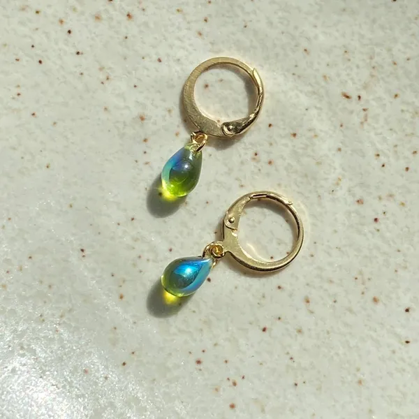 Handmade amber mini teardrop Czech glass simple minimalist earrings💛 - Image 8