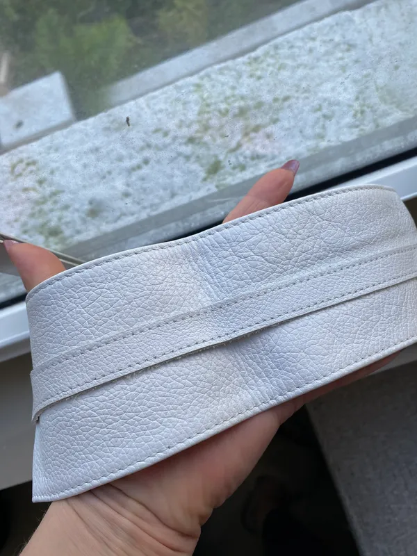 Guess White Leather Waist Belt Size Small - Image 2