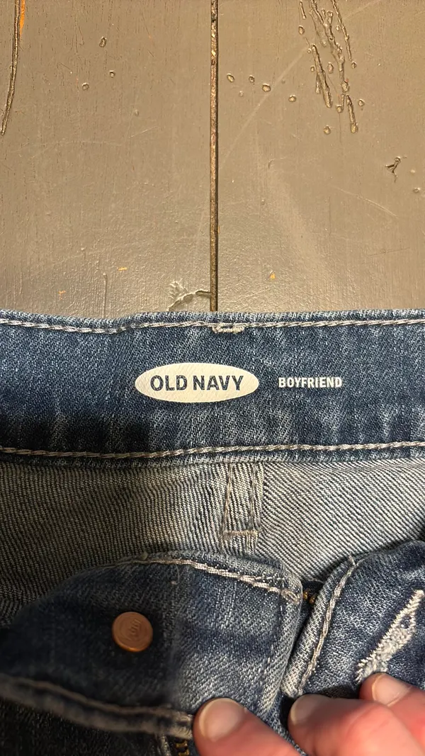Old Navy Boyfriend Jean Shorts - Image 4