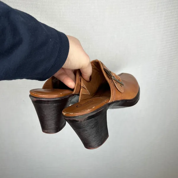 Clarks Bendables Y2K Women's Brown Leather Buckle Heeled Clogs‎ Mules Size 10 - Image 3