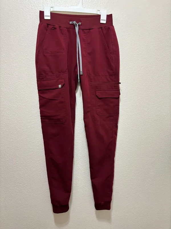 Fabletics Scrubs Set - Image 2