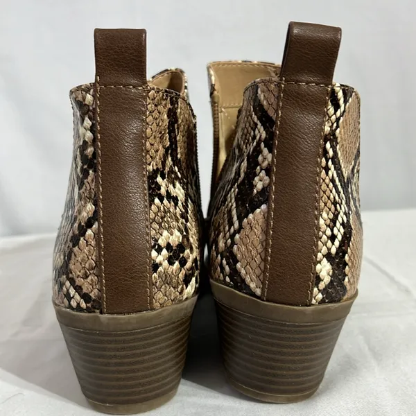 Time & True faux snake skin ankle boots. In new shape, very soft 7.5 - Image 3
