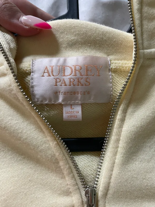 Francesca’s Sweatshirt  - Image 3
