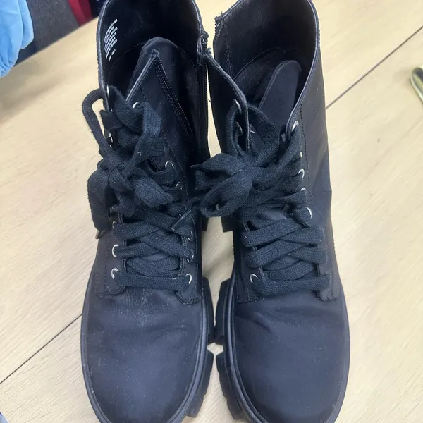 Steve Madden Thora Women’s Black Lace-up Boots Size 9M EUC - Image 2