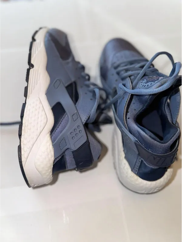 Size 8 US Women’s huarache - navy blue And White - Image 6
