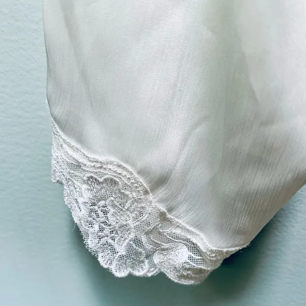 Maidenform Size S Vintage Long White Sheer Lace Trim Robe w Beading and Sequins - Image 3