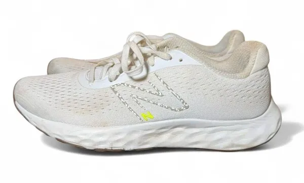 White New Balance Fresh Foam 5200GW running athletic shoes M 9.5/W11 - Image 4