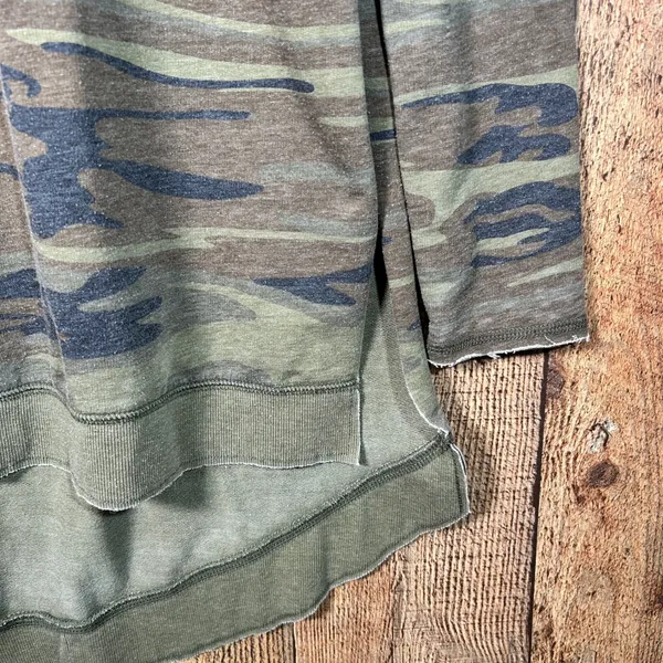 Z Supply XS Camo Weekender Pullover Sweatshirt Baby French Terry Distressed - Image 2